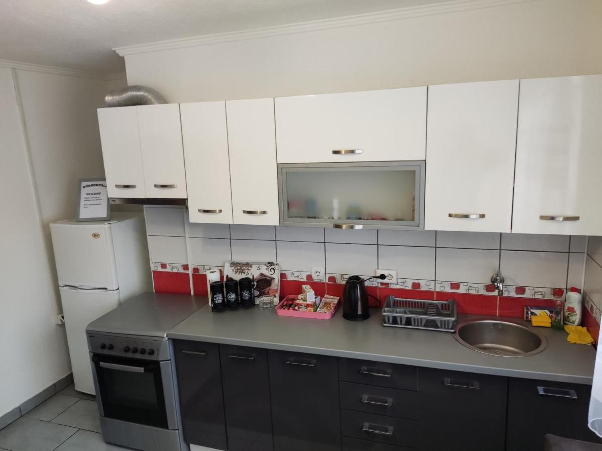 Apartmani Sarah Tuzla Esterno foto