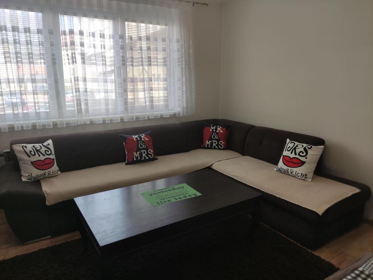 Apartmani Sarah Tuzla Esterno foto